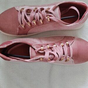 NEW ROUGE WOMAN SNEAKERS NEW COLOR MAUVE (SIZE 10)